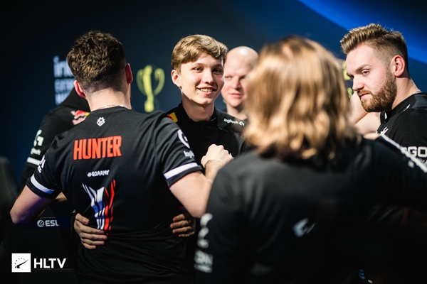 【战报】王者荣耀2020KPL秋季赛，重庆QGhappy 1：3 不敌杭州LGD大鹅